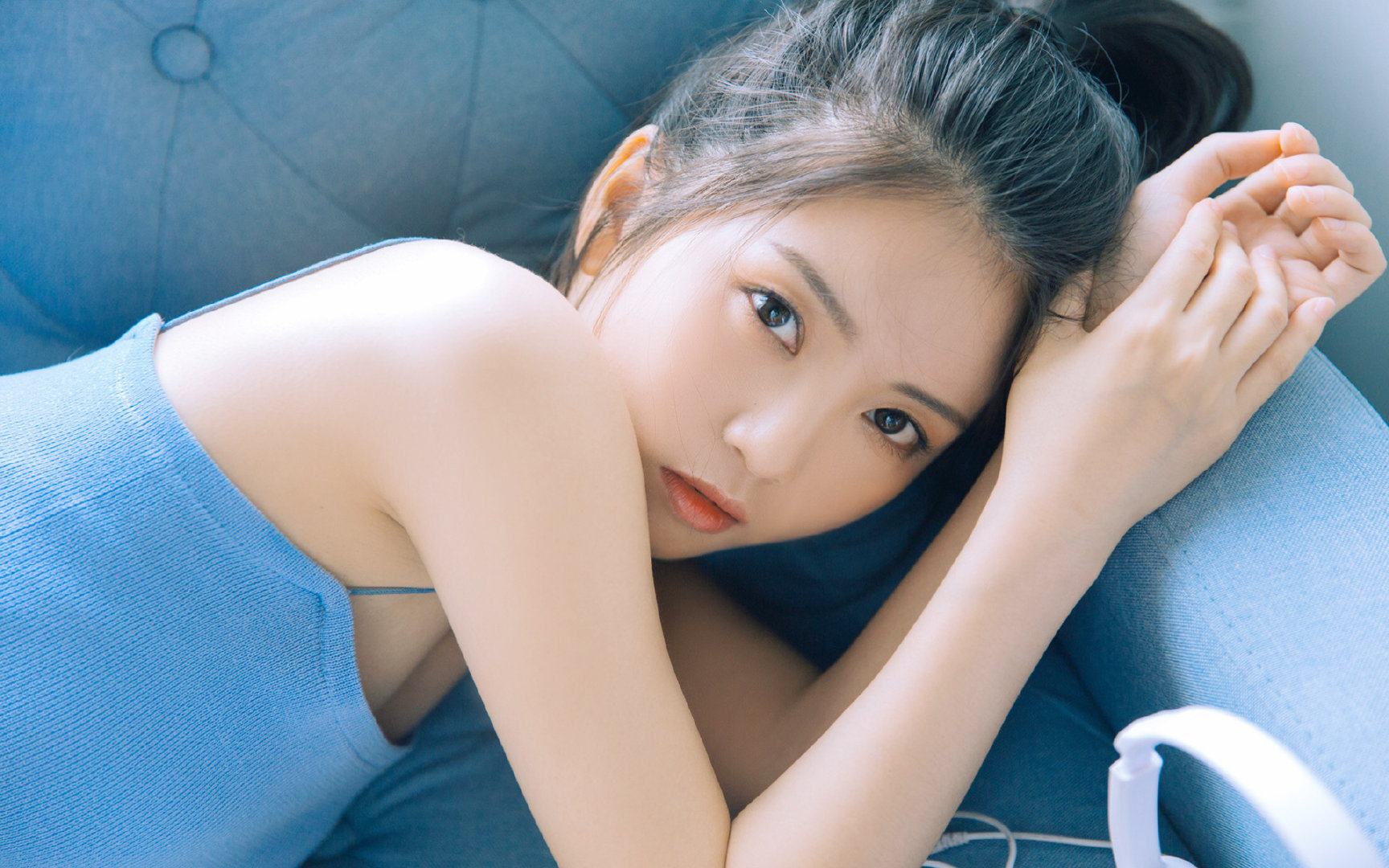 湖人官方设立“紫金球迷荣誉墙”,开放球迷参与评选,湖人紫金球衣是紫色还是金色