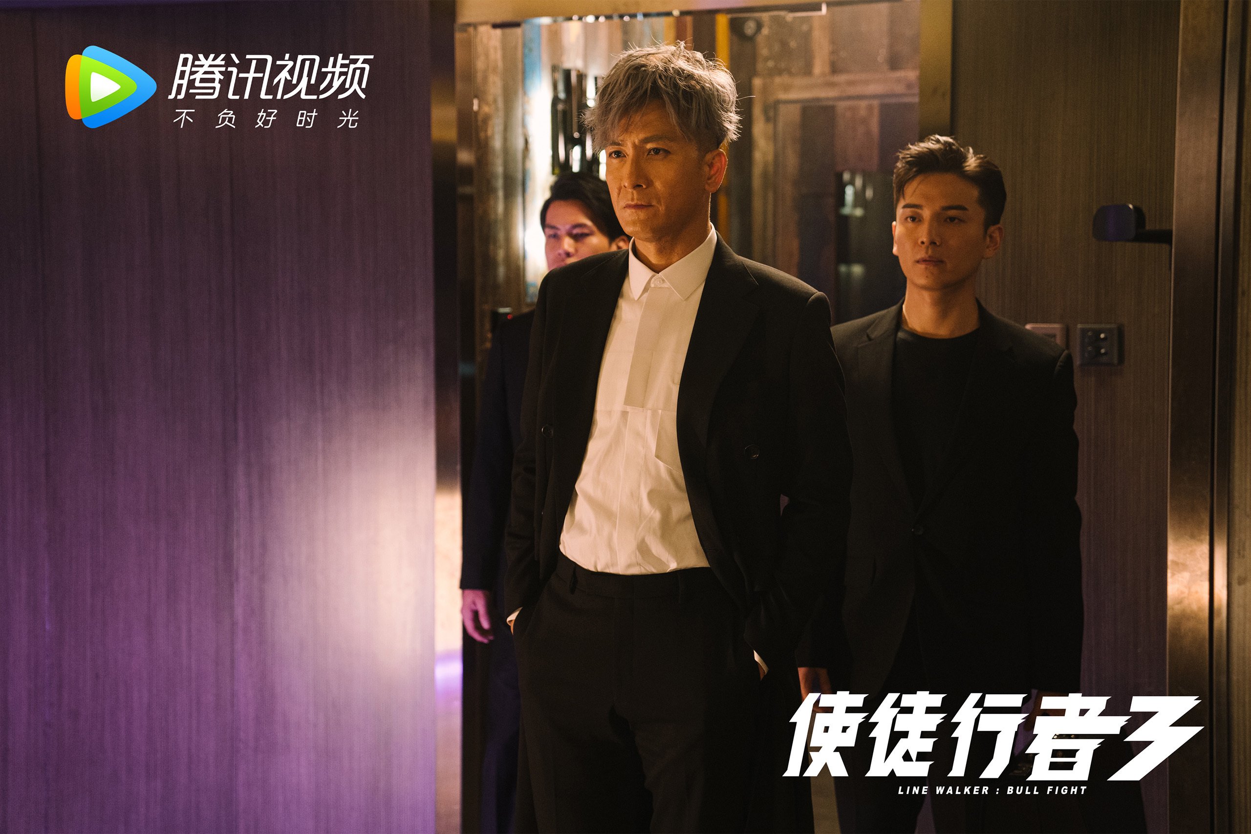 越来越多的校园足球比赛进入高校校园生活,校园足球现状