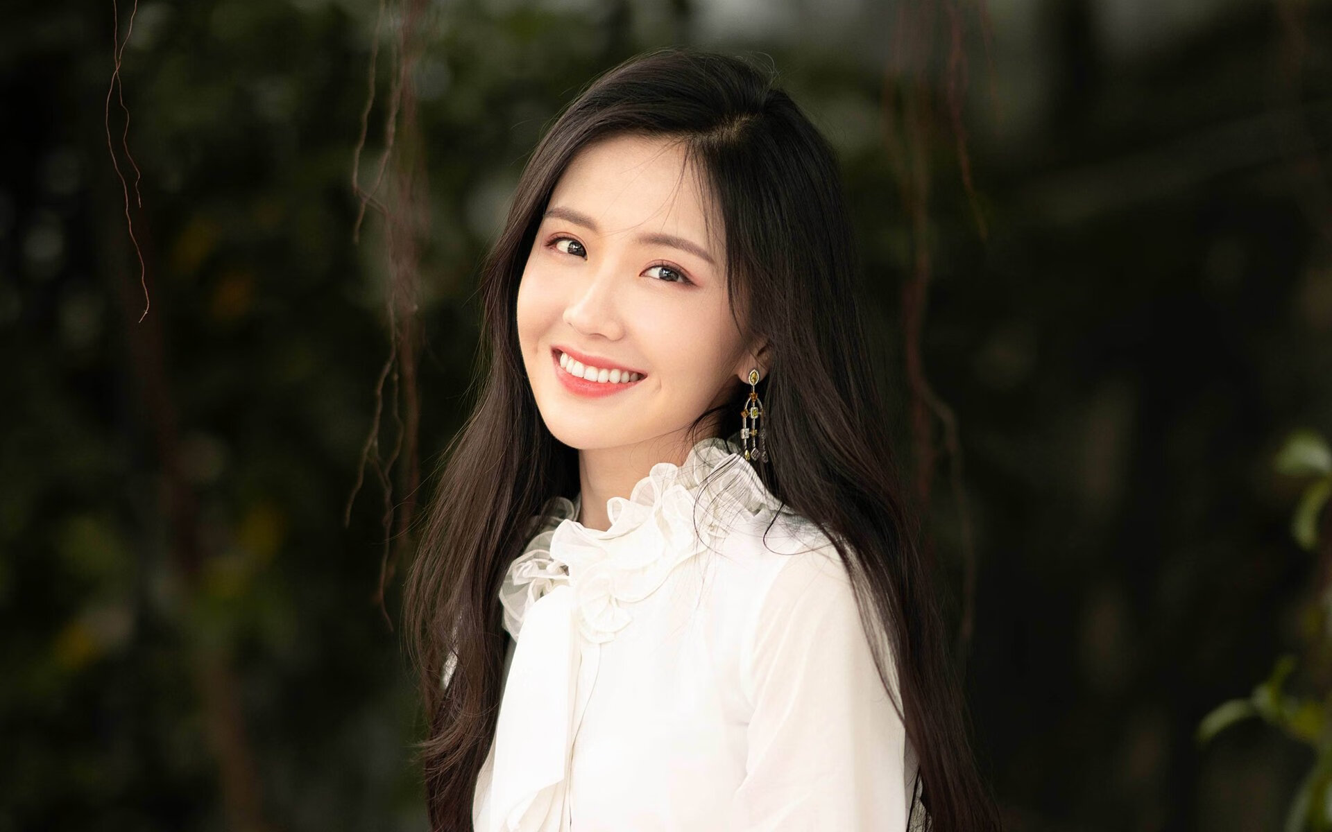 九游下载中心-女足比赛中，中国队员徐某力挽狂澜，中国女足门将徐欢