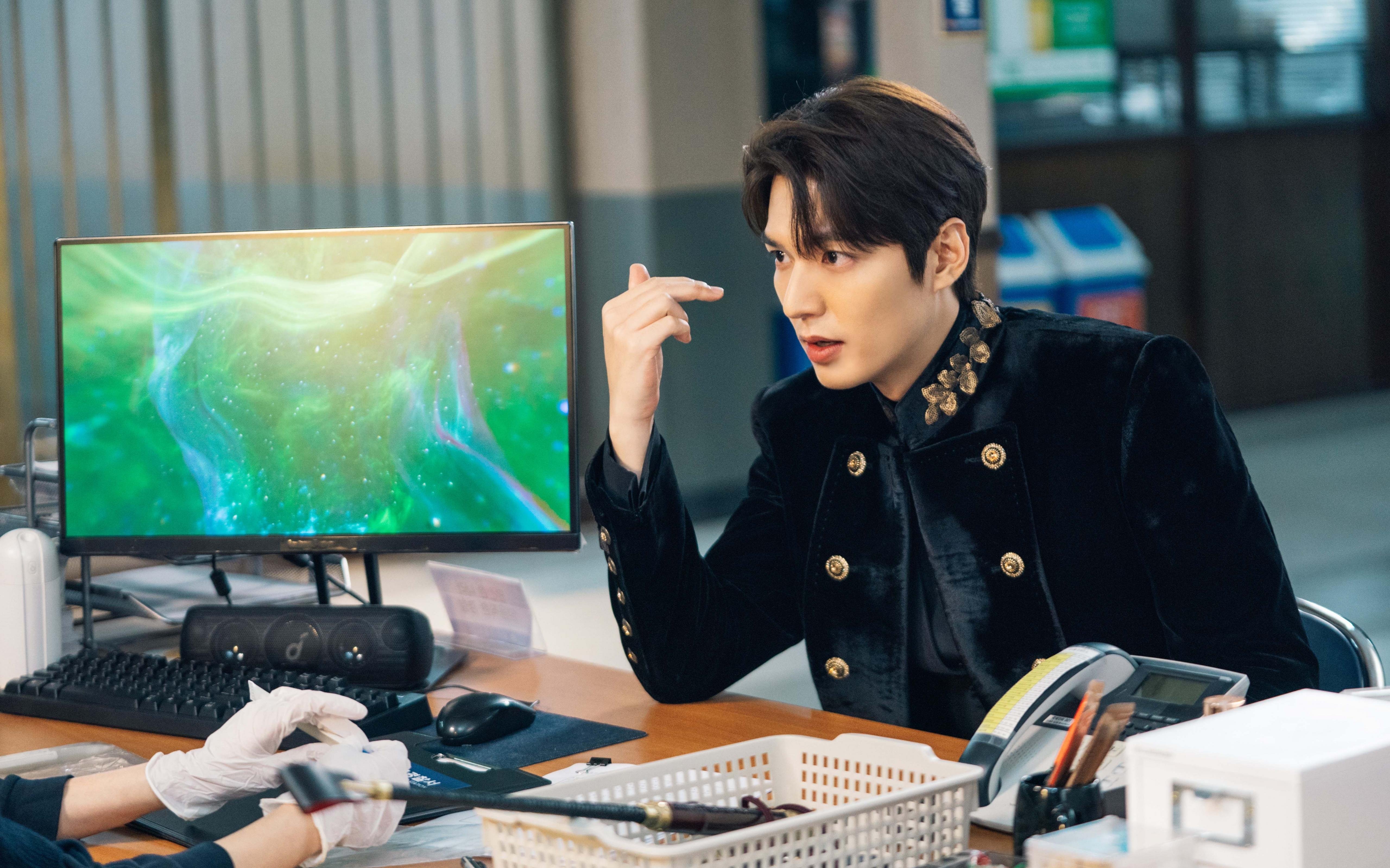 九游下载中心-强强对话，两支球队在激烈争夺胜利，两个强队比赛叫什么词