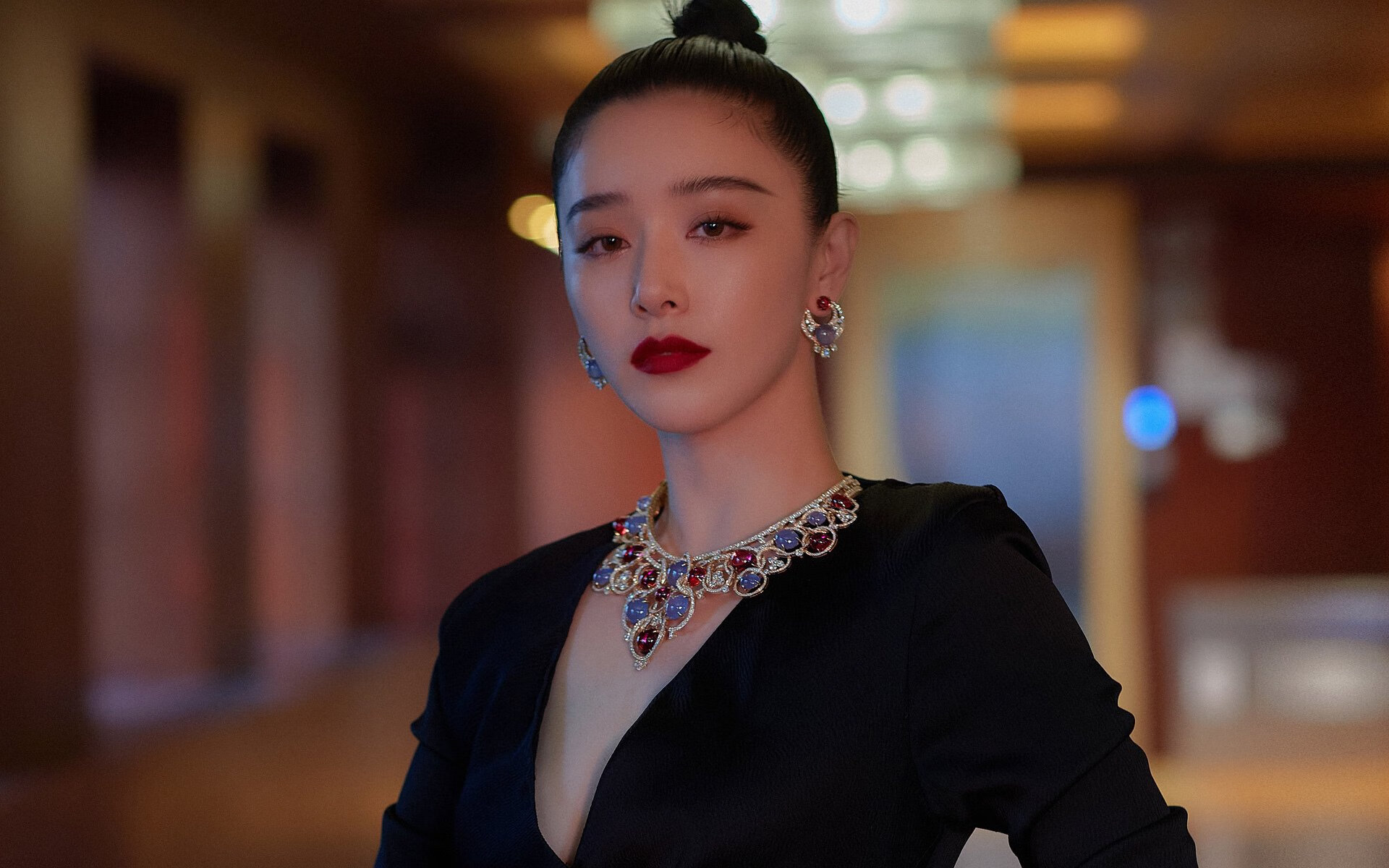 球员平均年龄约23.5岁,年轻阵容为主,足球球员平均年龄