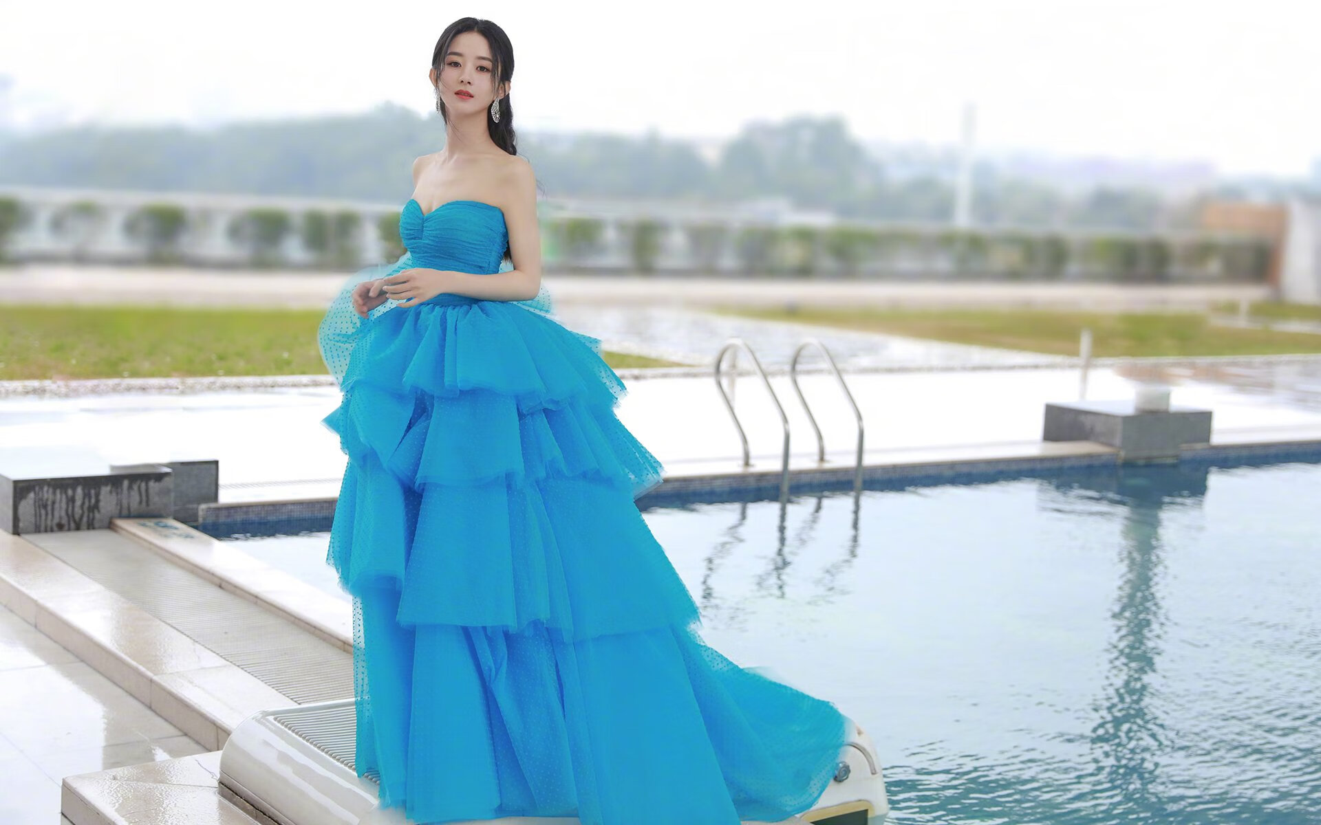 著名球员开设足球训练营，传授技巧经验，足球职业球员训练